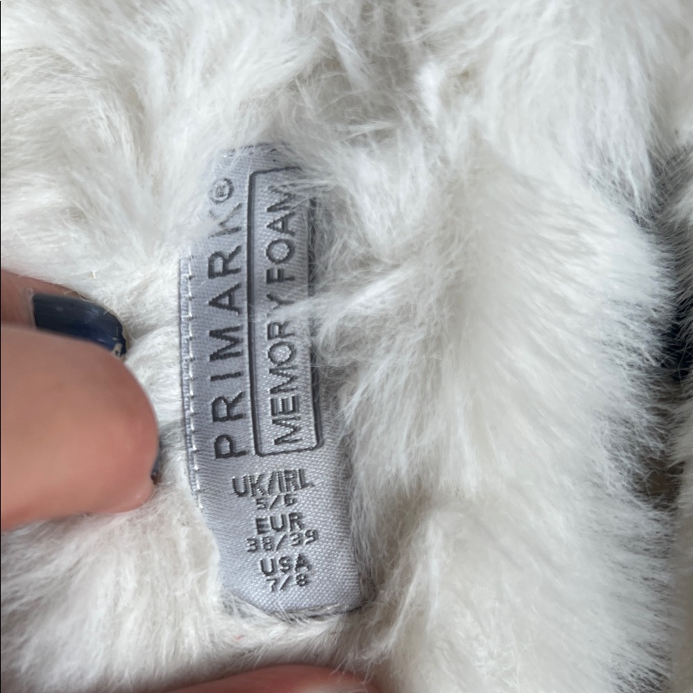 Primark Fluffy White Memory Foam Slippers 7/8‎ NWOT - Picture 3 of 7